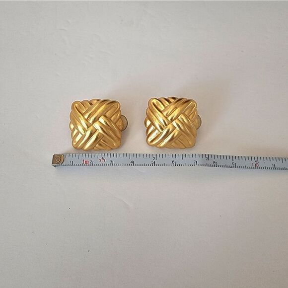 Anne Klien signature satin gold Matte textured square earrings - Picture 7 of 8
